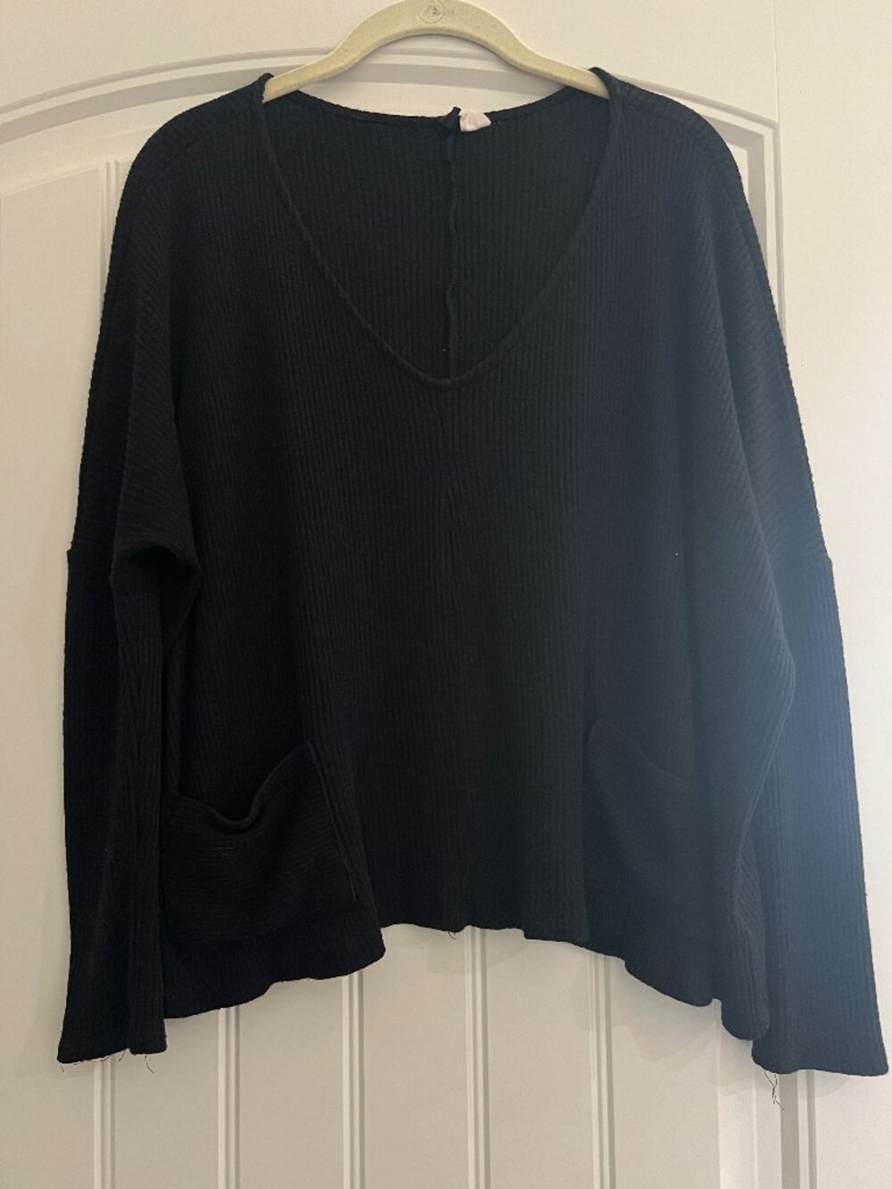 BDG - black flowy long sleeve v neck sweater with pockets - Small